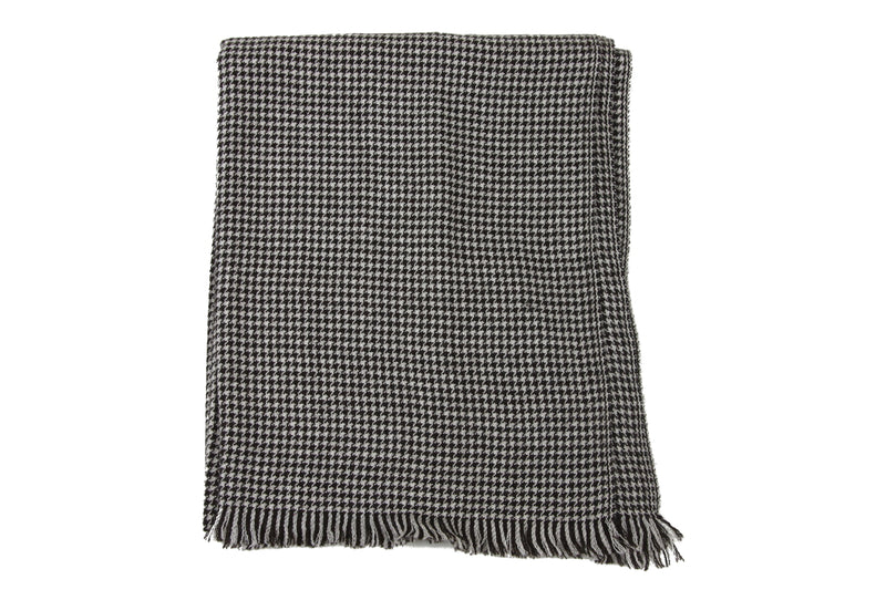 Battisti Scarf: Black/White check Pure lightweight cashmere