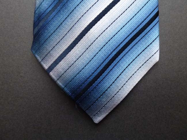 Battisti Tie: Shades of blue with white stripes, pure silk