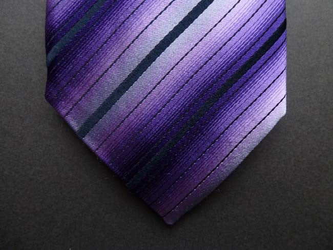 Battisti Tie: Shades of purple with black stripes, pure silk