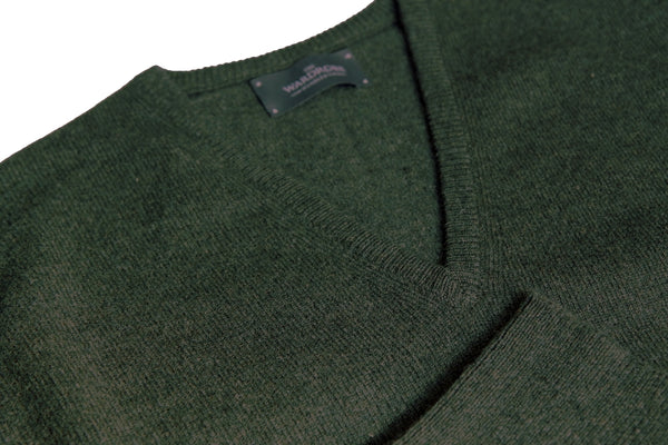 The Wardrobe Sweater Dark Green heather, v-neck, pure lambswool